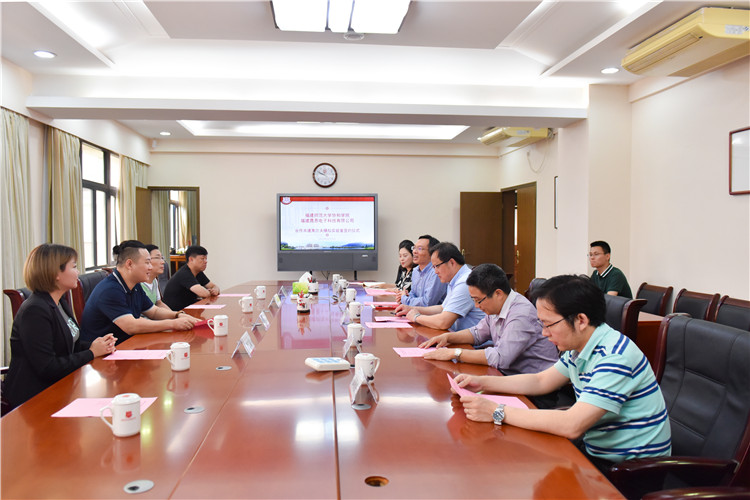 20190430学院与福建晟恩电子科技有限公司合作共建高尔夫模拟实验室 杨竞雯摄 (2).jpg