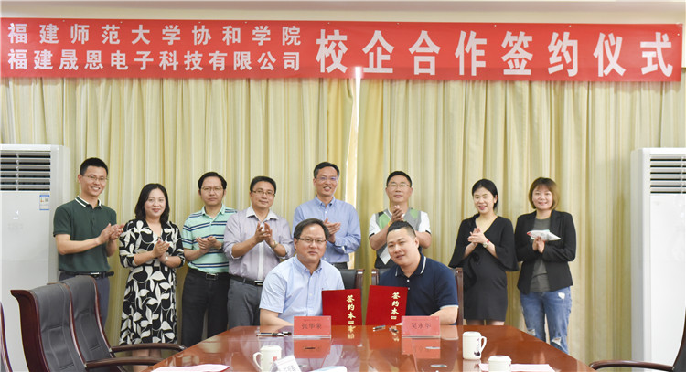20190430学院与福建晟恩电子科技有限公司合作共建高尔夫模拟实验室 杨竞雯摄 (8).jpg