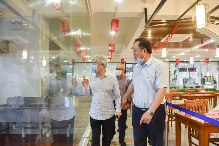 20200508赖海榕副校长莅院检查指导疫情防控和返校复学工作-2.jpg