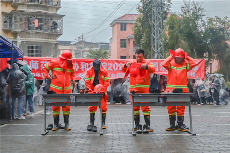 20211117学院安全事务部联合国际商学系举行2021年消防演练活动 (2).jpg