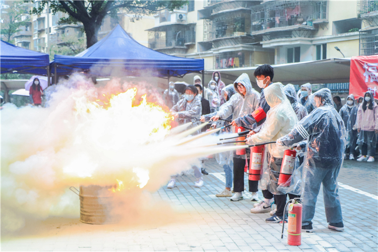 20211117学院安全事务部联合国际商学系举行2021年消防演练活动 (3).jpg