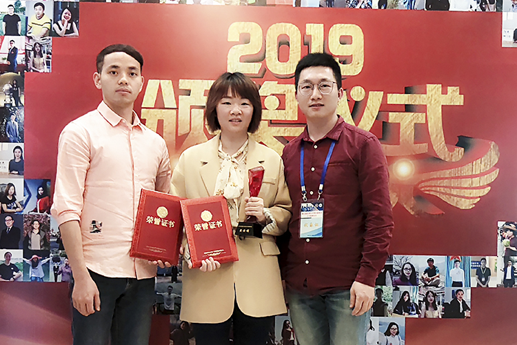 20190513学院两名辅导员在第五届全国民办高校辅导员高峰论坛上受表彰1.jpg