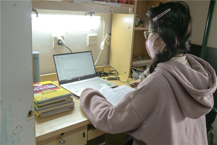 20220324 网课采访 卓淑仪同学备战考研 (1) 鲁雅怡摄.jpg