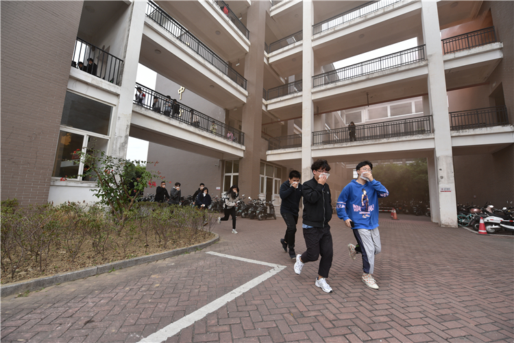 20201202学院2020年消防演练 杨竞雯摄.JPG