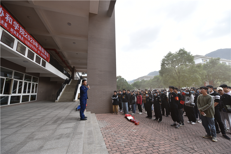 20201202学院2020年消防演练 杨竞雯摄 (2).JPG