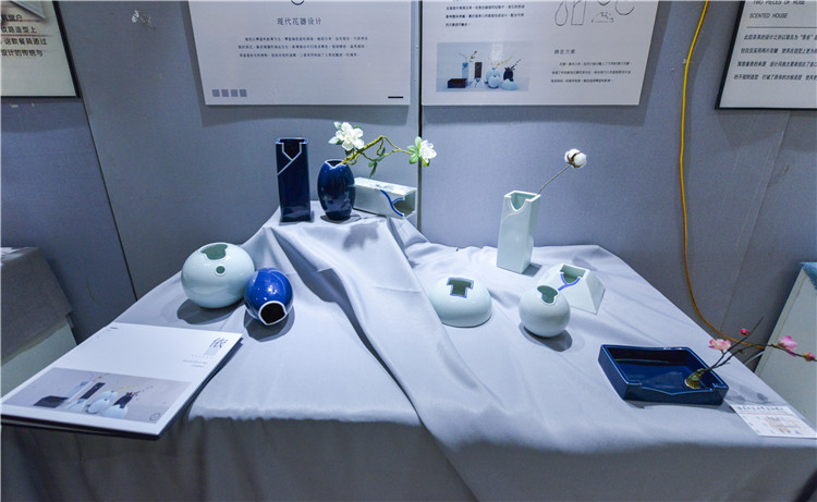 20180330文化产业系举办“振鹭于飞”2018届美术学、产品设计毕业作品展 杨竞雯 (1).JPG