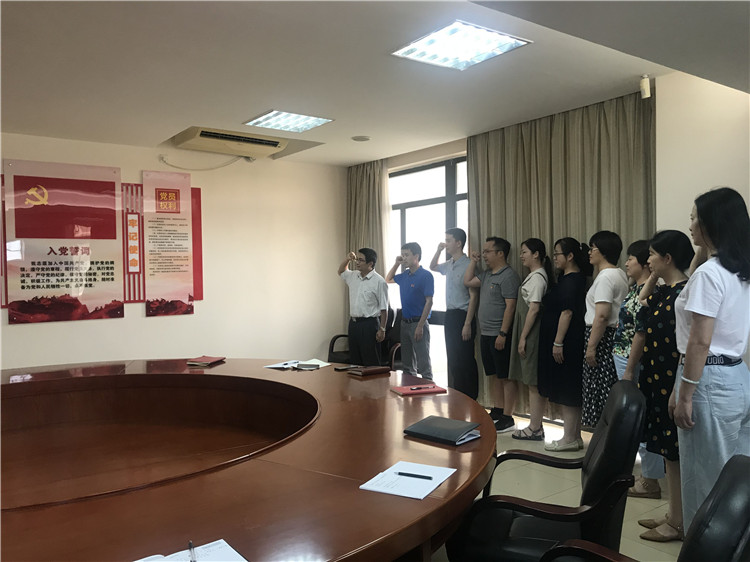 机关直属第二党支部重温入党誓词.jpg