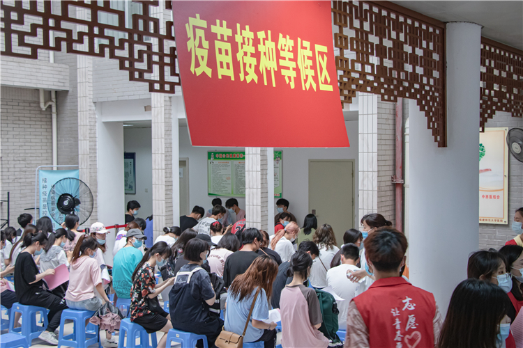 20210513 疫苗接种 翁柏杨摄 (11).jpg