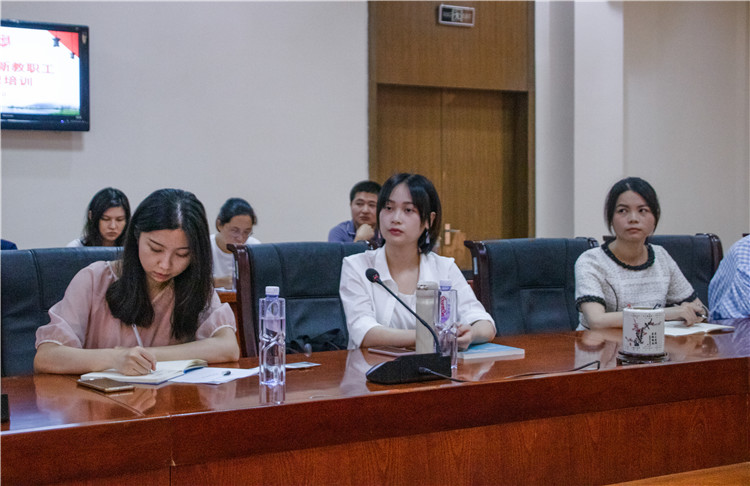 20190901协和学院2019年新入职教职工入职培训讲座上老师们聆听讲座 曹奥强摄.jpg