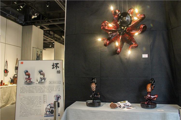 20190410振鹭于飞毕业设计展览 邱迎银 美人鱼音乐盒 (1).jpg
