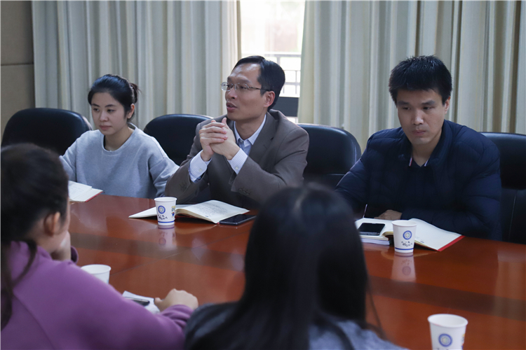 20181121 陈晓斌党委副书记及各位老师在聆听学生们的意见 苏曼雨摄.jpg