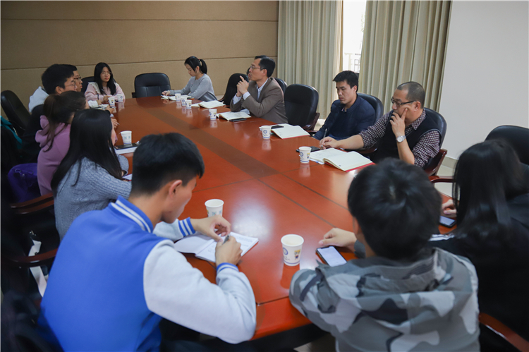 20181121 学生座谈会顺利举行中 苏曼雨摄.jpg