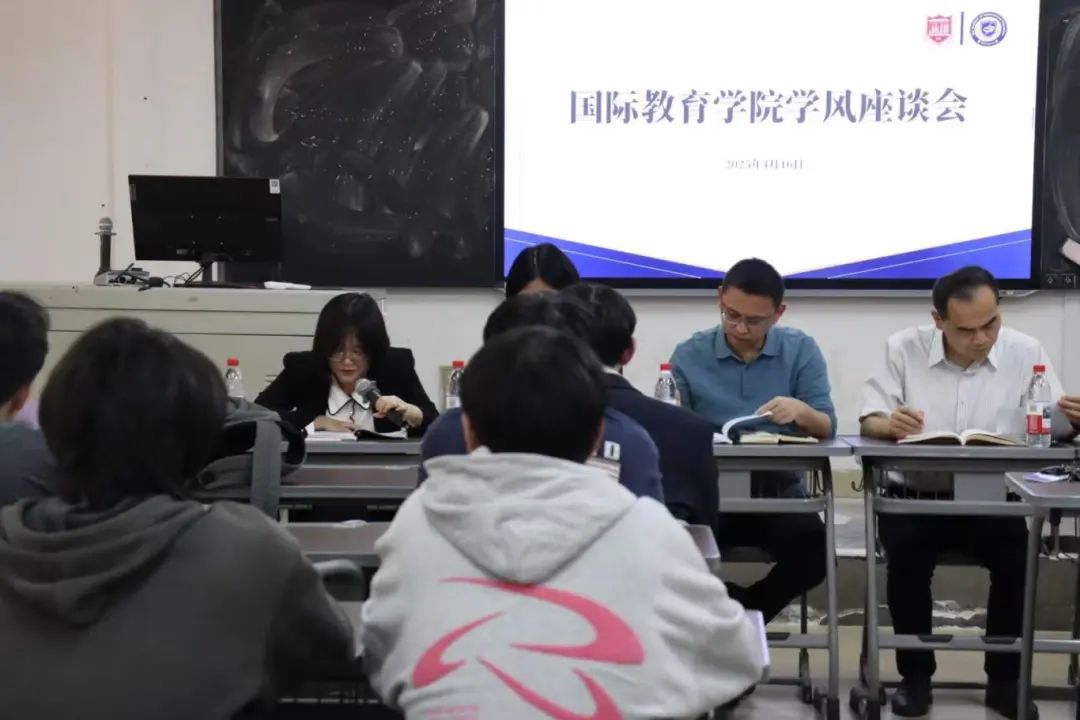 秘书.jpg