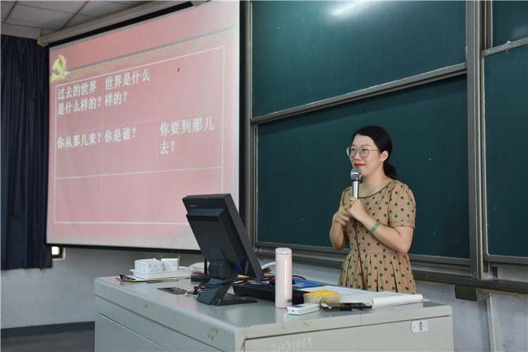 20190902开学第一课新老师上课林响摄 (1).JPG