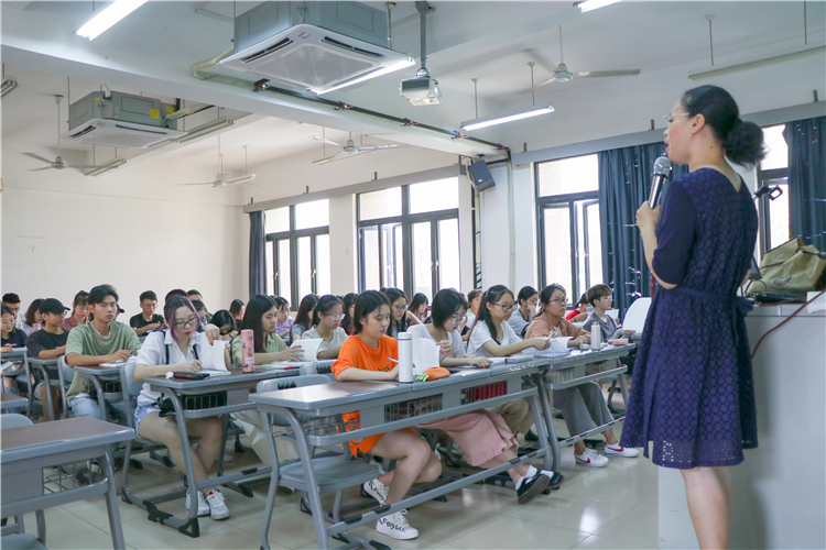 20190902 开学第一天上课情况 罗钰龙摄.jpg