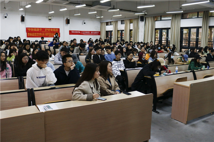 1、招聘宣讲会现场.jpg
