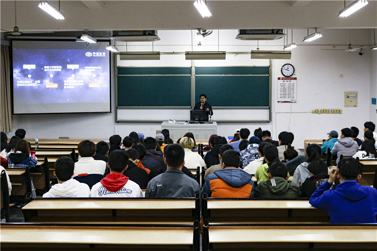 3、华福证券福州分公司金牌投资顾问汤榕雁介绍公司文化.jpg