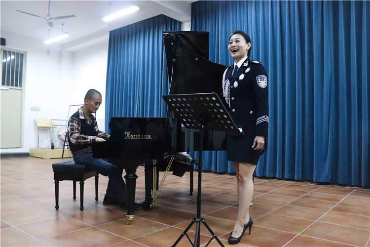20181205中国近代声乐钢琴伴奏精品赏析讲座 张芷昕 研究生学姐演唱.jpg