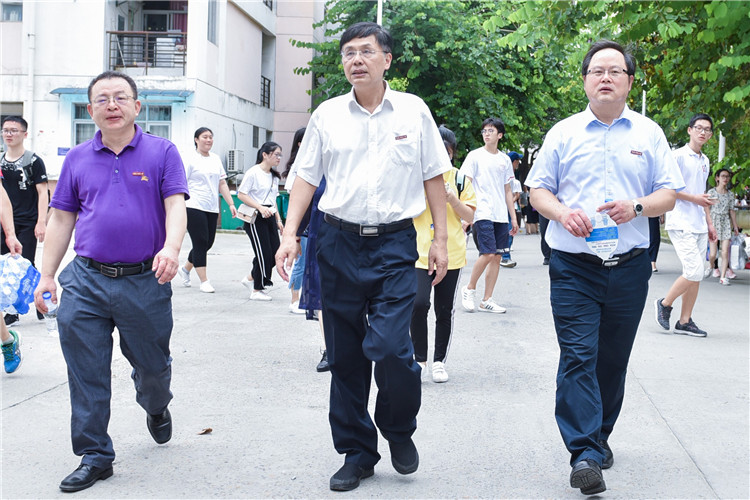 20180915 福建师范大学李宝银书记与张华荣院长一行人参观迎新工作 林响摄 (2).JPG