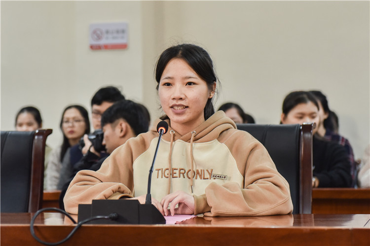 20181220 外语系2016级学生代表发言 林响摄.jpg