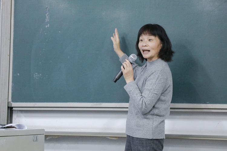石爱琴园长为学前专业同学作专题辅导讲座 洪紫萍 摄.jpg