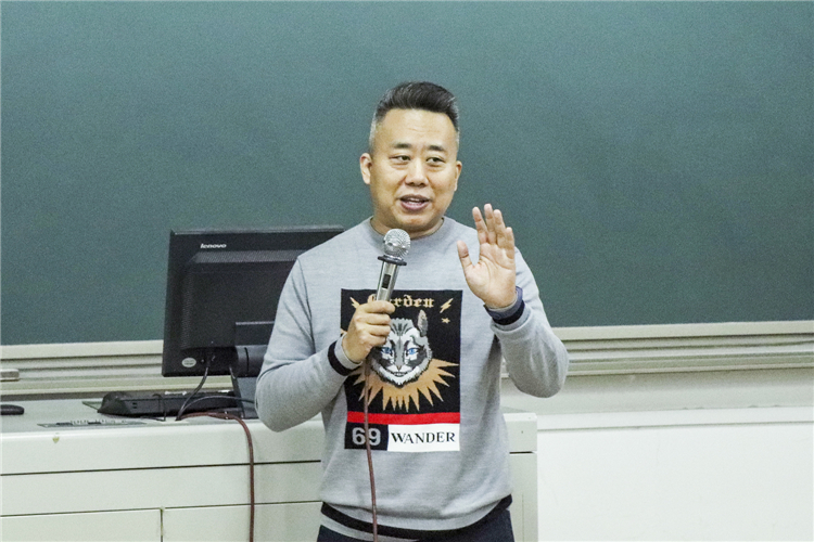 中国政法大学左宁教授解读法律职业资格考试 黄丹丹(摄).jpg