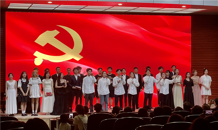 20210606 文化产业系举办主题音乐会献礼建党百年 小组合唱《脱贫宣言》.jpg