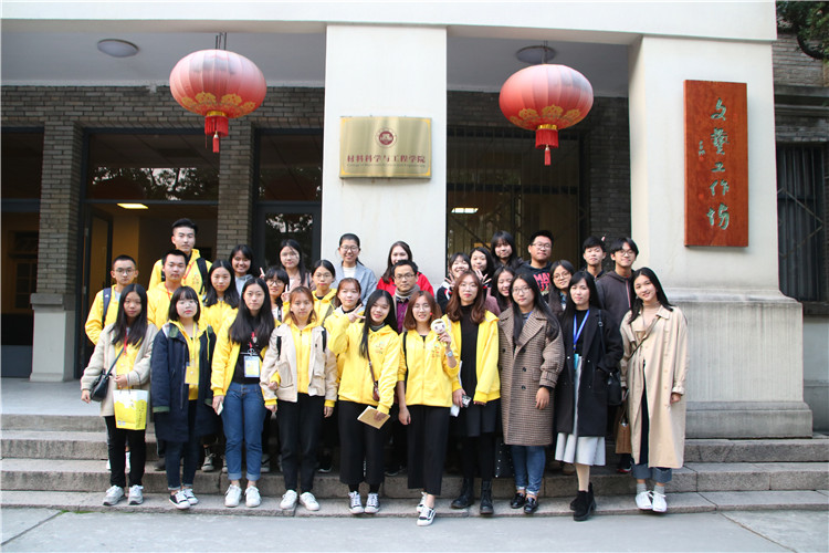学院学生记者站与福建师大文学院文艺工作坊代表合影 游慧娴摄.JPG