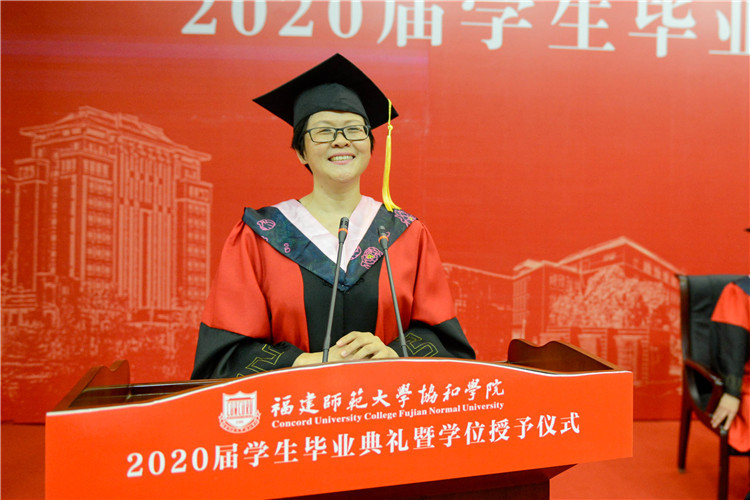 20200627副院长杨林香宣读《福建师范大学协和学院关于聘任2020届71名毕业生校友联络员的决定》 刘宝飞.jpg