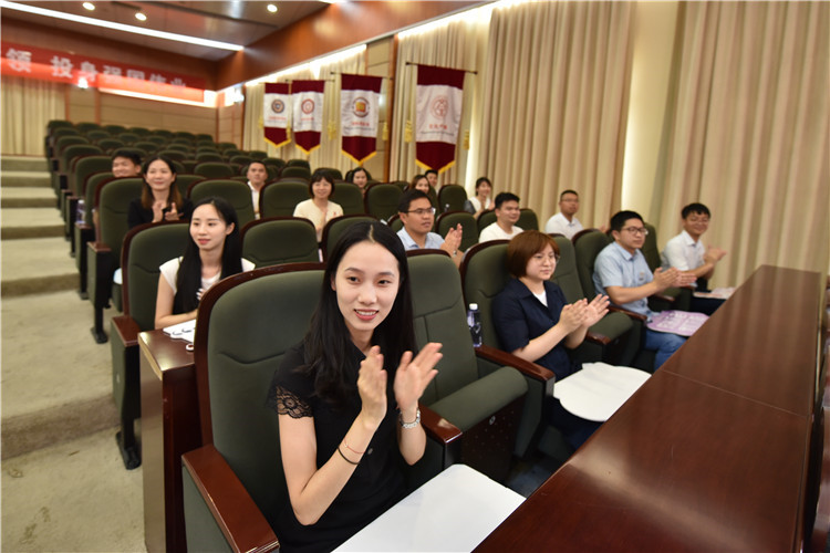202006272020届学生毕业典礼暨学位授予仪式 杨竞雯-2.jpg
