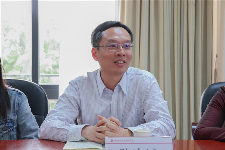 2019050920190509师生党支部共学习近平总书记五四重要讲话精神 陈晓斌书记发言 许馨月.jpg