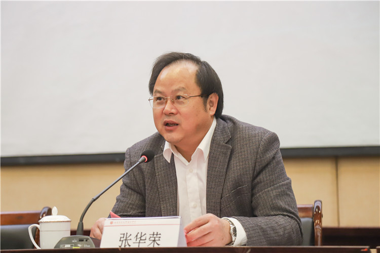 20191128 中国教育报刊社2019年特约通讯员福州通联会 张华荣院长致辞 林小毳摄.jpg