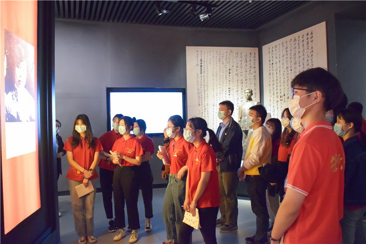 2020120220201202管理学系开展“深化‘四史’教育,坚定理想信念”主题党日活动 吴宇隆.jpg