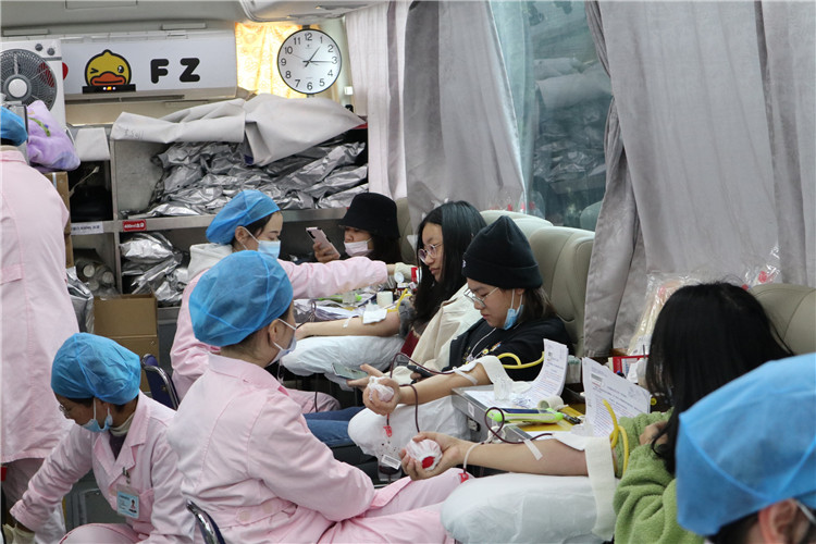 20201226学院举办“大爱无疆,血脉相连”无偿献血活动(4).jpg