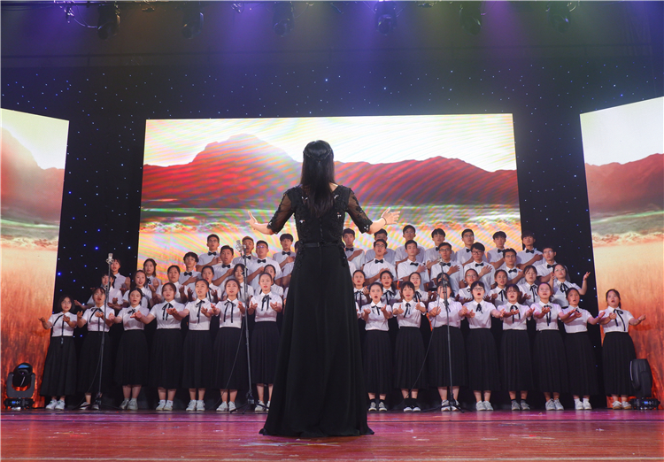 20191122福建师范大学协和学院2017级入学两周年暨2019级迎新晚会之外语系,国际教育学院 节目合唱《我爱你中国》蒋小珑摄29.JPG