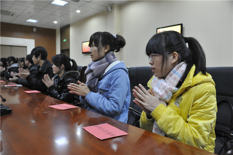 20120106我院召开慰问生活困难学生党员座谈会 (7).JPG
