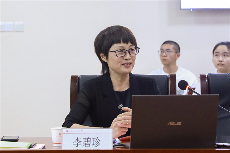 4、经济与法学系主任李碧珍教授(何涵溢-摄).jpg