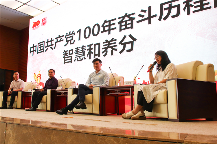 20210606福建师范大学协和学院第七届“互联网+”大学生创新创业大赛决赛暨“礼赞百年-红色创业论坛” 嘉宾发言 冯晏平摄.jpg