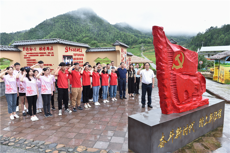 20190706 协和师生重温入党誓词 林响摄.JPG