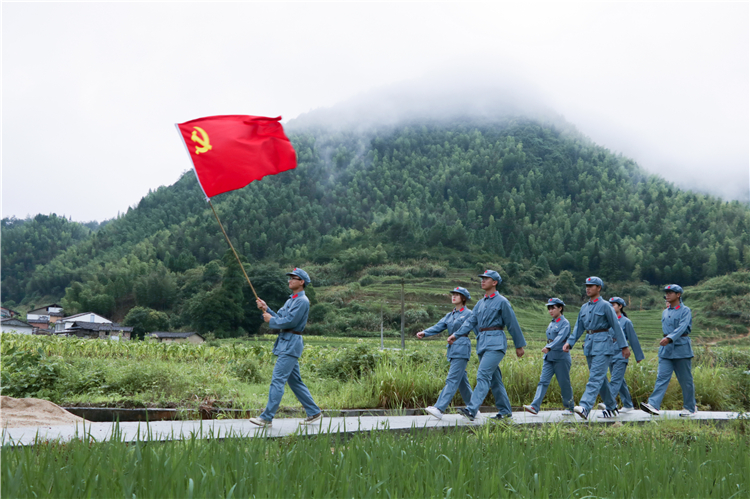 20190706 国商学子重走红军路 吴茹冰摄 (2).JPG
