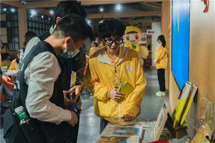 20220302 仰恩大学报学生通讯社与福建师范大学协和学院学生记者站交流会 同学们之间的问答交流环节 翁柏杨摄 (41).jpg