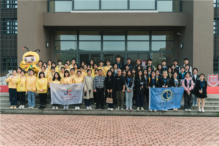 20220302 仰恩大学报学生通讯社与福建师范大学协和学院学生记者站交流会 大合照 翁柏杨摄 (23).jpg