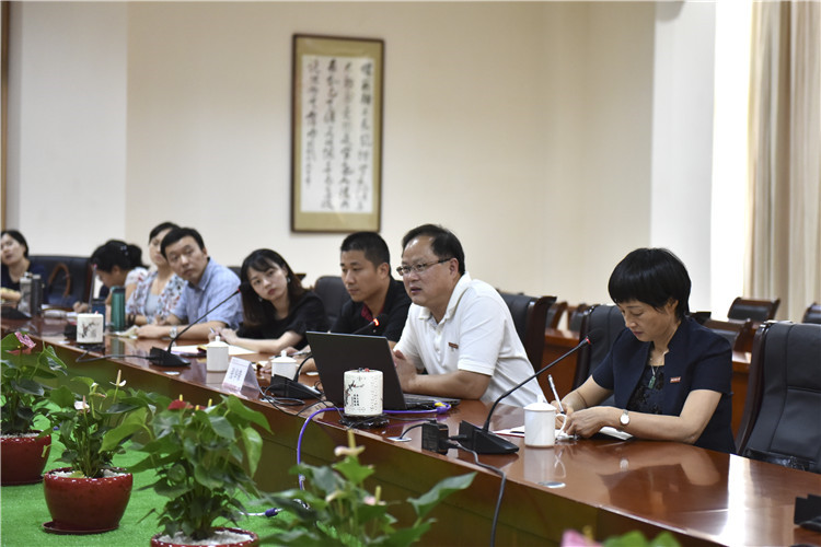 20180926经济与法学系开展“提升高校教师科研能力的方法与途径”沙龙活动 (3).JPG