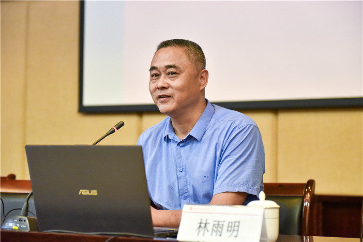 20201009学院召开宗教工作专题学习会 杨竞雯 林子滢 (12).jpg