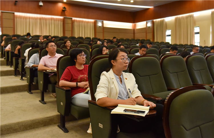 20201009学院召开宗教工作专题学习会 杨竞雯 林子滢 (9).jpg