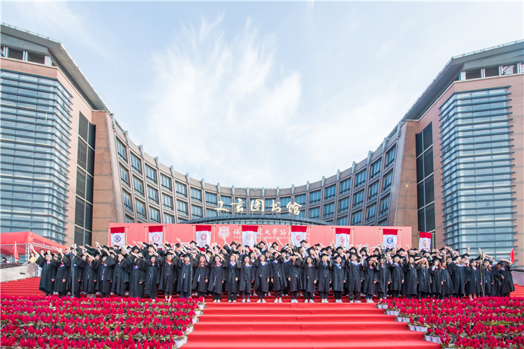 20190619 毕业典礼现场 林小毳摄 (2).jpg