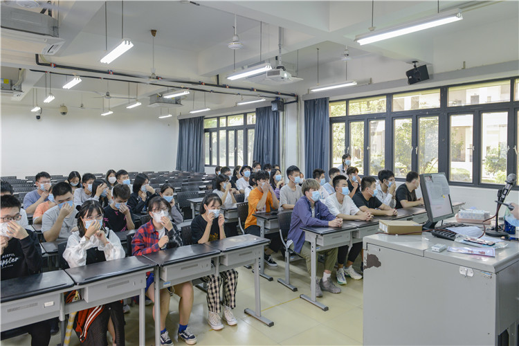 20200930秋冬季学生疫情防控应急演练 (3).jpg