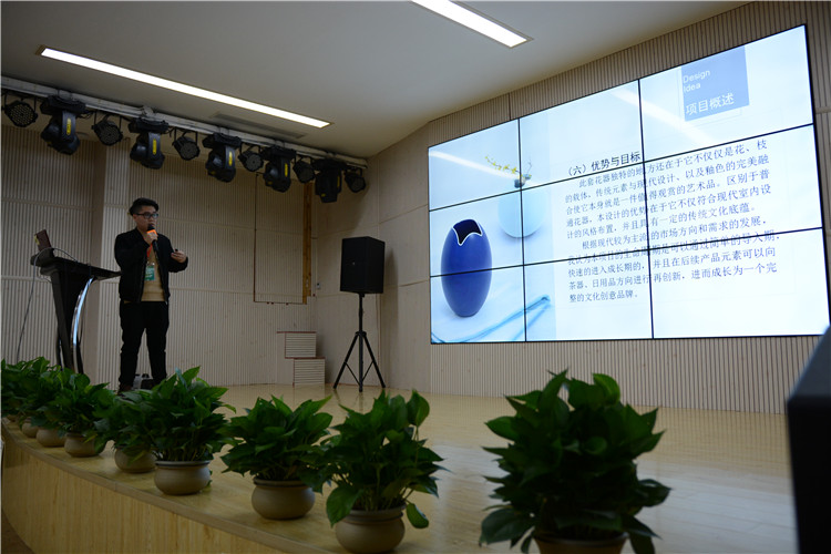 20171124 第二届福建省大学生文化创新创意大赛文博生活类赛场李梓闻展示作品《依》 杨雅玲摄 (3).JPG