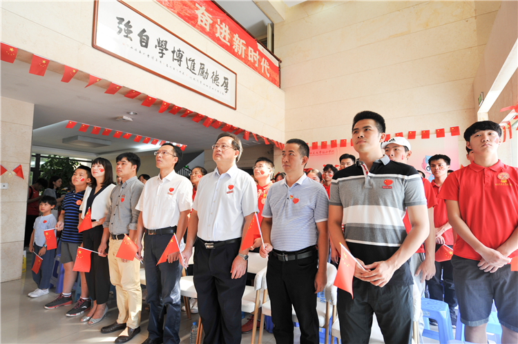 20191001学院组织师生观看国庆庆祝大会直播 林响摄(修图) (22).jpg
