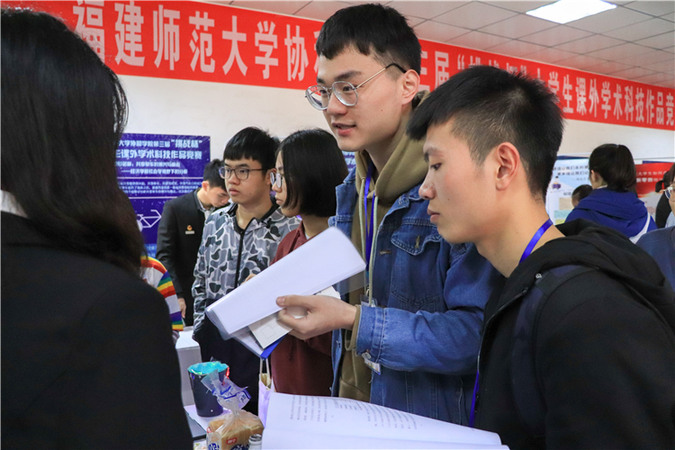 20190310 观众与参赛者正在交流 谭善尹摄.jpg
